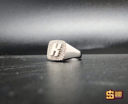 Nhẫn Chữ Cái Mặt Vuông